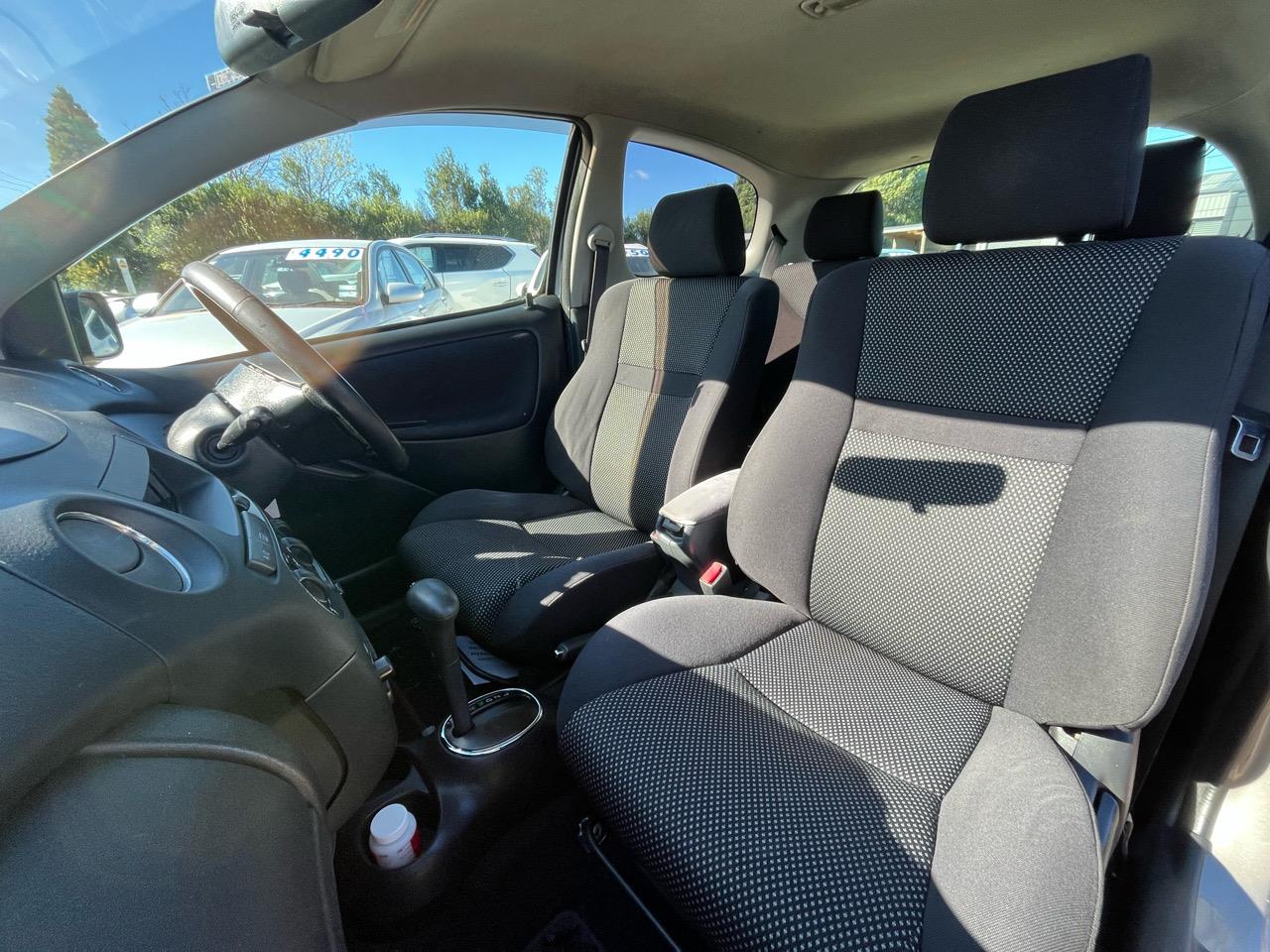 2004 Toyota Vitz