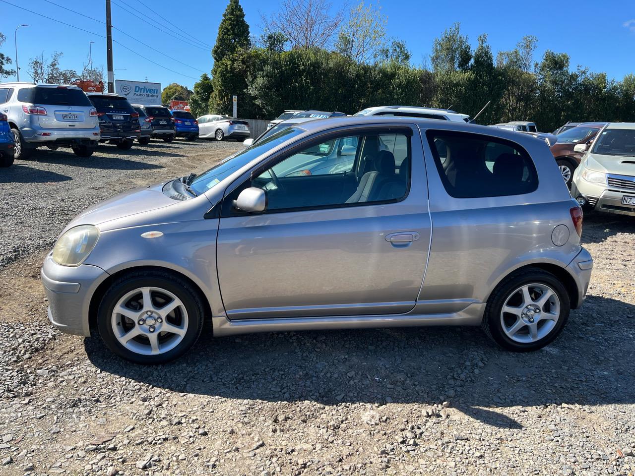 2004 Toyota Vitz