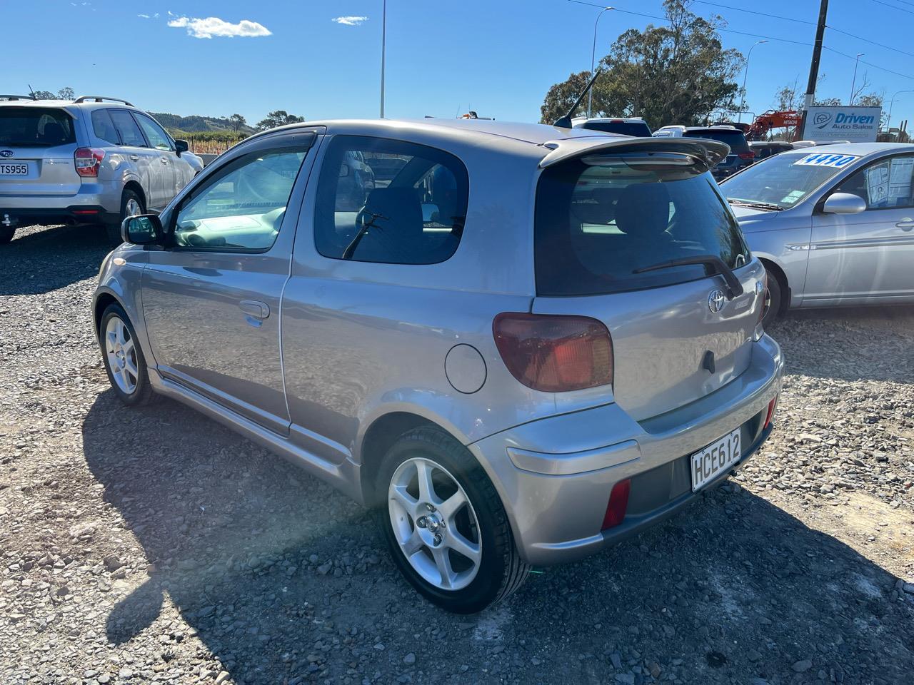2004 Toyota Vitz