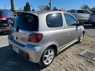 2004 Toyota Vitz - Thumbnail
