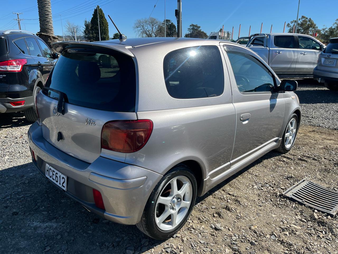 2004 Toyota Vitz