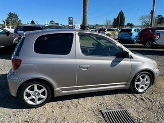 2004 Toyota Vitz - Thumbnail