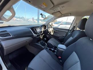 2015 Mitsubishi Triton - Thumbnail