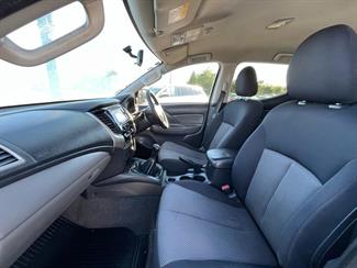 2015 Mitsubishi Triton - Thumbnail