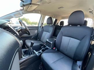 2015 Mitsubishi Triton - Thumbnail