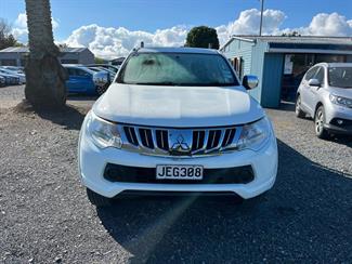 2015 Mitsubishi Triton - Thumbnail