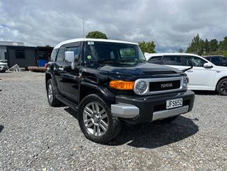 2011 Toyota FJ Cruiser - Thumbnail