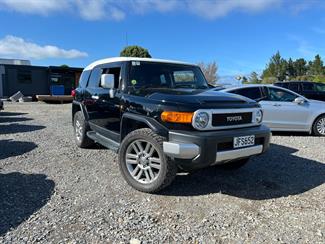 2011 Toyota Fj - Thumbnail