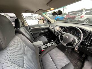 2013 Mitsubishi Outlander - Thumbnail