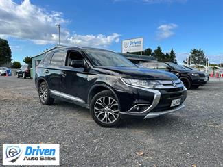 2016 Mitsubishi Outlander - Thumbnail