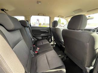 2016 Mitsubishi Outlander - Thumbnail