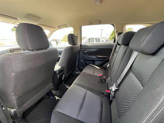 2016 Mitsubishi Outlander - Thumbnail