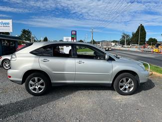 2004 Toyota Harrier - Thumbnail