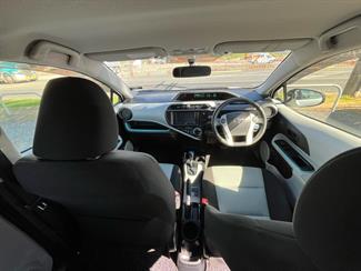 2013 Toyota Aqua - Thumbnail