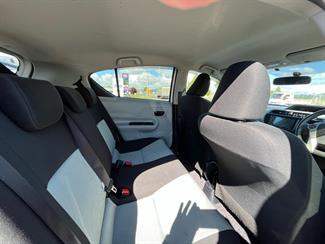 2013 Toyota Aqua - Thumbnail