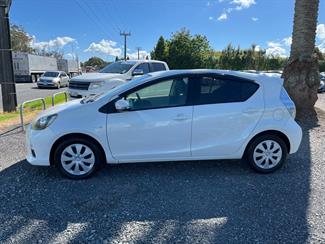 2013 Toyota Aqua - Thumbnail