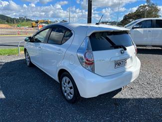 2013 Toyota Aqua - Thumbnail