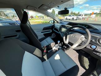 2013 Toyota Aqua - Thumbnail