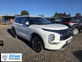 2022 Mitsubishi Outlander - Thumbnail