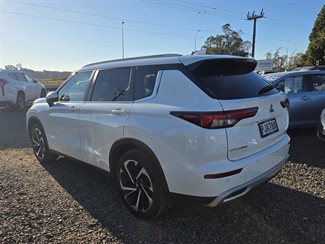 2022 Mitsubishi Outlander - Thumbnail