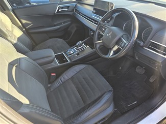 2022 Mitsubishi Outlander - Thumbnail