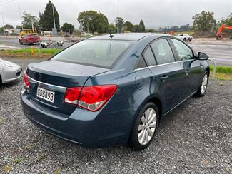 2011 Holden Cruze - Thumbnail