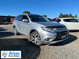 2016 Mitsubishi Outlander - Thumbnail