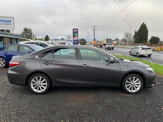 2017 Toyota Camry - Thumbnail