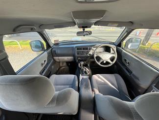 2004 Mitsubishi Challenger - Thumbnail