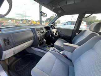 2004 Mitsubishi Challenger - Thumbnail