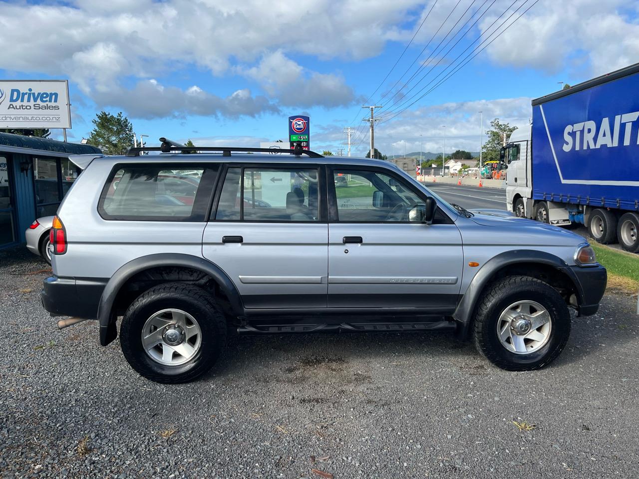 2004 Mitsubishi Challenger