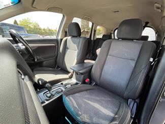 2017 Mitsubishi Outlander - Thumbnail