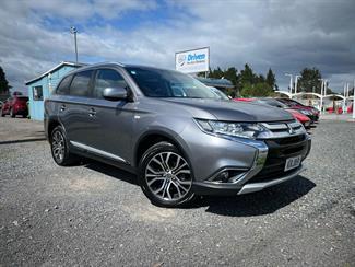2017 Mitsubishi Outlander - Thumbnail