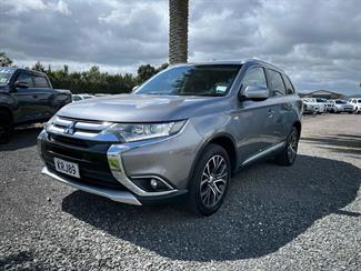 2017 Mitsubishi Outlander - Thumbnail