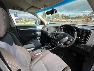 2017 Mitsubishi Outlander - Thumbnail