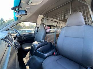 2017 Toyota Hiace - Thumbnail