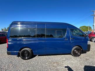 2017 Toyota Hiace - Thumbnail