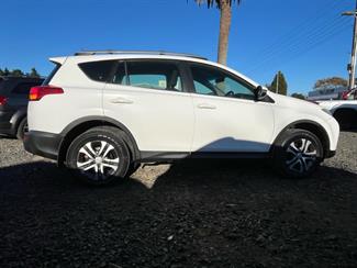 2015 Toyota RAV4 - Thumbnail
