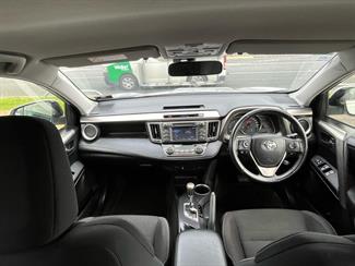 2015 Toyota RAV4 - Thumbnail