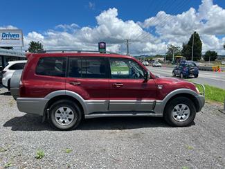 2005 Mitsubishi Pajero - Thumbnail