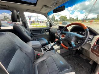 2005 Mitsubishi Pajero - Thumbnail