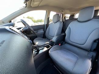 2006 Nissan Wingroad - Thumbnail