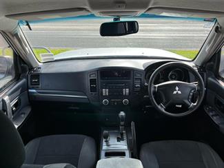 2007 Mitsubishi Pajero - Thumbnail