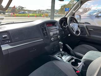 2007 Mitsubishi Pajero - Thumbnail