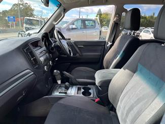 2007 Mitsubishi Pajero - Thumbnail