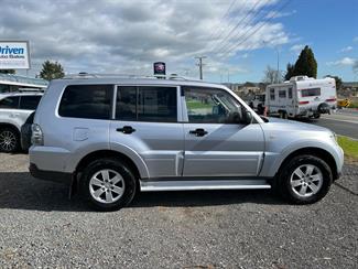 2007 Mitsubishi Pajero - Thumbnail