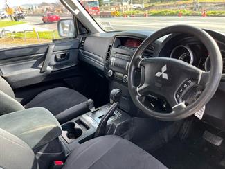 2007 Mitsubishi Pajero - Thumbnail