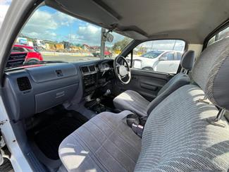 2001 Toyota Hilux - Thumbnail