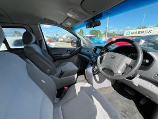 2016 Hyundai Imax - Thumbnail