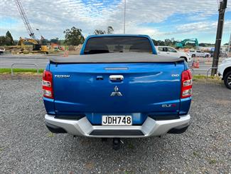 2015 Mitsubishi Triton - Thumbnail